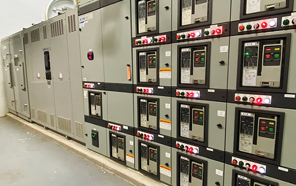 Low voltage breaker lineup